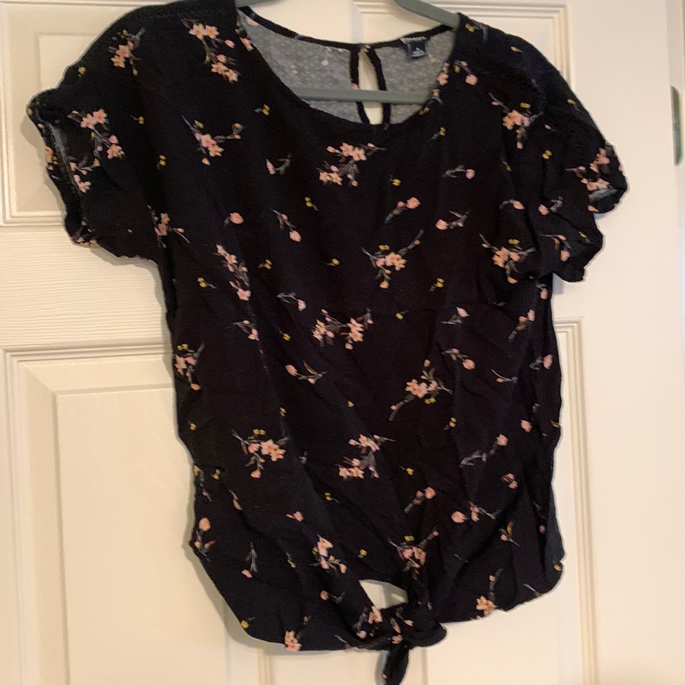 Buffalo black floral tie front shirt blouse size small